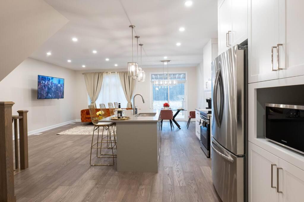 شقة Luxury Niagara 3 Bdr Townhouse /Garage المظهر الخارجي الصورة