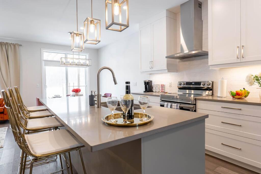 شقة Luxury Niagara 3 Bdr Townhouse /Garage المظهر الخارجي الصورة